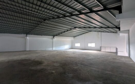 À Louer, un entrepôt de 600 m², Andranotapahina