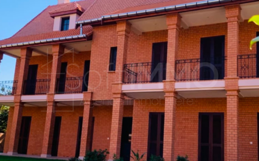 À LOUER | MAGNIFIQUE VILLA TRADITIONELLE TRANO GASY F6 – ANKORONDRANO